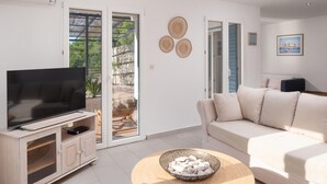 Fernseher, Kamin, DVD-Player