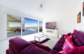 Fernseher, Tischtennisplatte