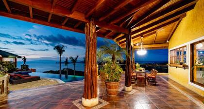 Elegant Luxury Villa with Breathtaking Papagayo Bay Views