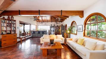 Een smart-tv en een kantoor