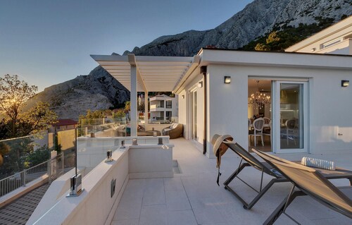 Wunderschönes Haus in Baska Voda mit.