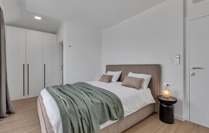 5 dormitorios, cuna de viaje, wifi gratis y ropa de cama