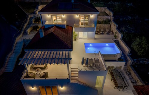 Gorgeous home in Baska Voda with sauna