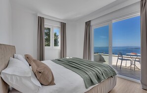 5 bedrooms, travel crib, free WiFi, bed sheets
