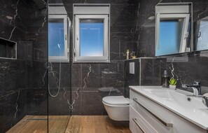 Shower, hair dryer - Villa Valentina Galizana (Galizana)
