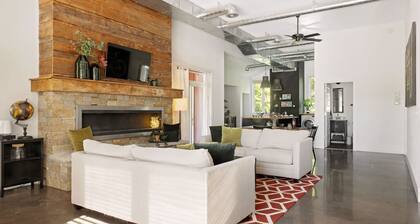 Cozy and Modern Augusta Hideaway Near Wineries and Katy Trail