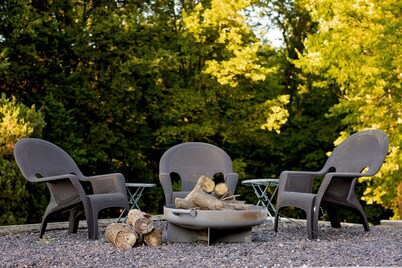 Cozy and Modern Augusta Hideaway Near Wineries and Katy Trail