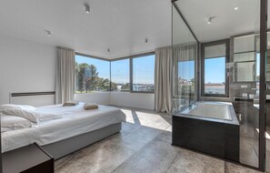 5 bedrooms, free WiFi, bed sheets