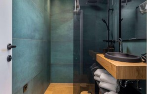 Shower, hair dryer - Pet friendly home in Smrika with WiFi (Smrika)