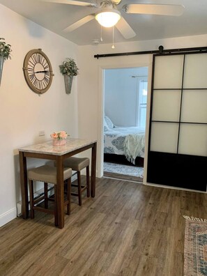 1 bedroom, WiFi, bed sheets