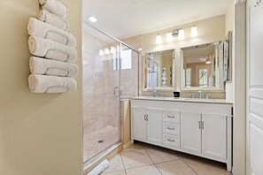 Hair dryer, towels - Peaceful Kierland 2BR Condo | Pool, Spa | Free Parking | Golf Access | Gym Walk to Shops & Dining (Scottsdale)