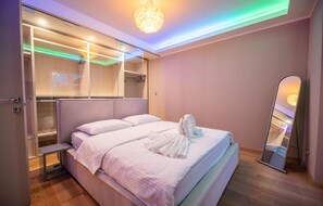 10 bedrooms, travel crib, free WiFi, bed sheets
