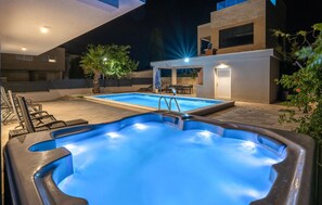 A heated pool - Lovely home in Sukosan (Sukosan)