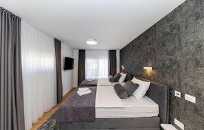 4 bedrooms, travel crib, free WiFi, bed sheets