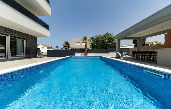 A heated pool - Lovely home in Sukosan (Sukosan)