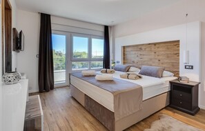 4 bedrooms, travel cot, free WiFi, bed sheets