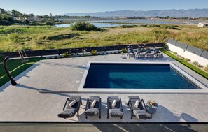 A heated pool - Amazing home in Nin with house sea view (Nin)