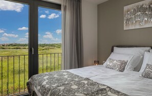 4 bedrooms, travel cot, free WiFi, bed sheets