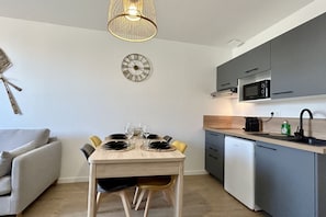 Microwave, oven, stovetop, coffee/tea maker - L'Écume: Seaside break in Fort-Mahon-Plage (Fort-mahon-plage)