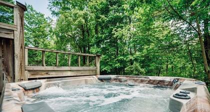 4 Seasons Wisp - Ski In/Ski Out Townhome with Lake Access, Hot Tub