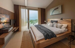 4 bedrooms, in-room safe, iron/ironing board, travel crib