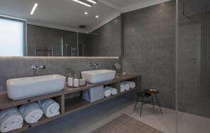 Douche, séchoir à cheveux