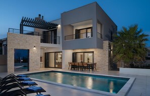 A heated pool - Beautiful home in Privlaka with sauna (Privlaka)