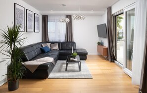 Fernseher, Kamin, Stereoanlage