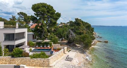 4 bedroom cozy home in Petrcane