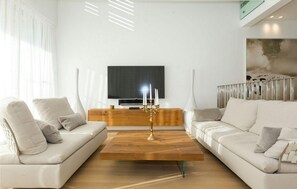 TV - Awesome home in Petrcane (Petrcane)