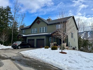 Exterior - Luxury townhome in the White Mtns. Convenient to hiking and area activities! (Lincoln)