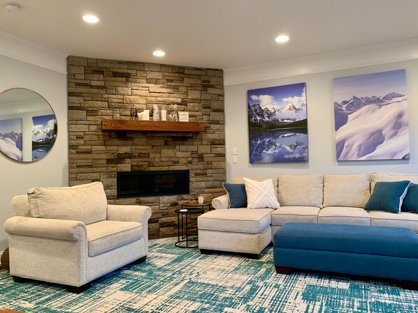 Smart TV, fireplace