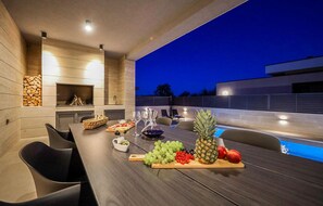 Outdoor dining - Beach front home in Nin (Nin)