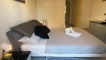 1 Schlafzimmer, BĂŒgeleisen/BĂŒgelbrett, Reisekinderbett, kostenloses WLAN