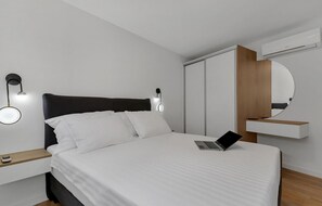 3 bedrooms, travel cot, free WiFi, bed sheets - Luxurious home in Brela (Brela)