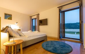 5 bedrooms, travel crib, free WiFi, bed sheets - 5 bedroom gorgeous home in Hvar (Hvar)