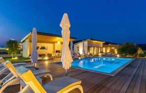 A heated pool - 5 bedroom gorgeous home in Hvar (Hvar)