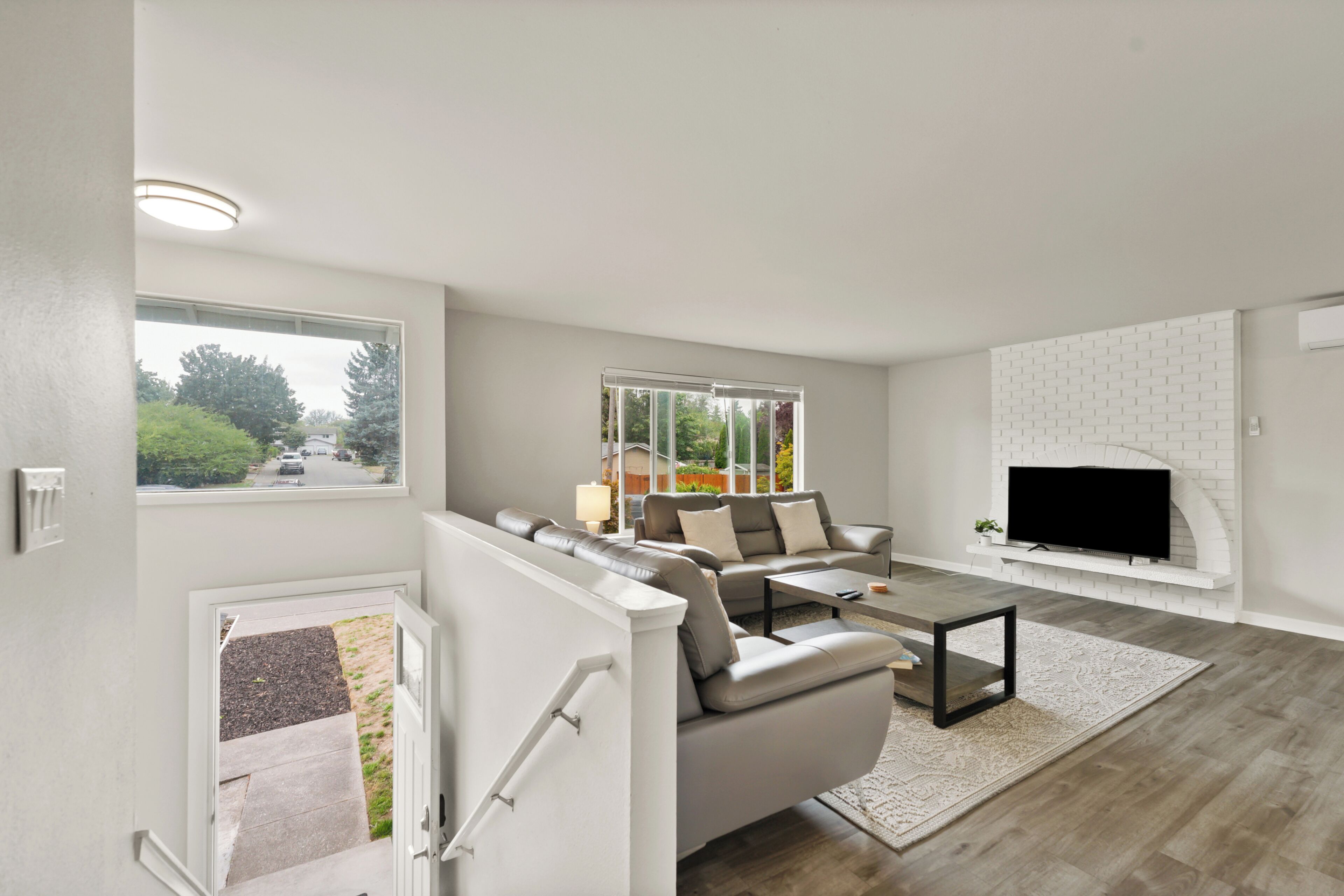 RentonKent-EntireUpperUnit Duplex w/Private Deck