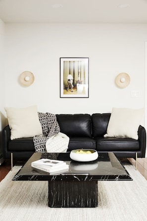 Smart TV, fireplace, stereo