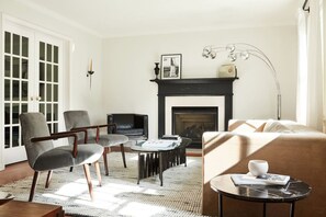 Smart TV, fireplace, stereo