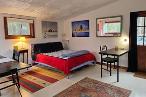 1 bedroom, desk, iron/ironing board, free WiFi - West Wing - a unique private space w/patio (Shokan)