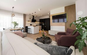 Fernseher, Kamin, Stereoanlage
