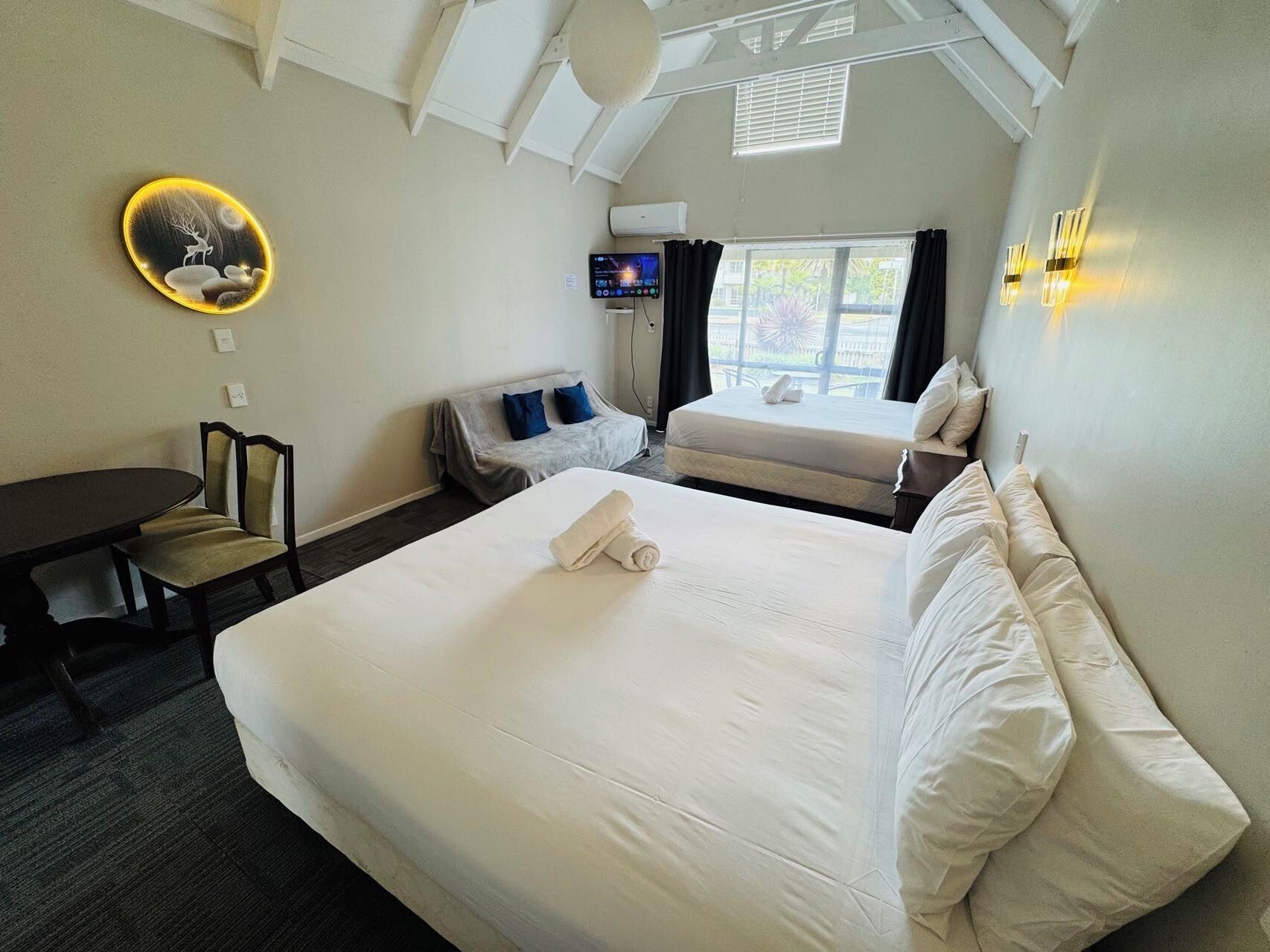 Blackout curtains, free WiFi, bed sheets