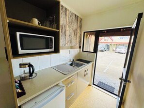 Fridge, microwave, stovetop, electric kettle - Apex on Fenton (Rotorua)