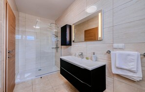 Baignoire, séchoir à cheveux