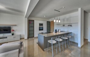 Kühlschrank, Ofen, Herdplatte, Geschirrspüler