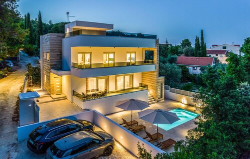 Amazing home in Zdrelac