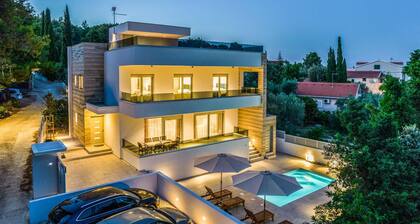 Amazing home in Zdrelac
