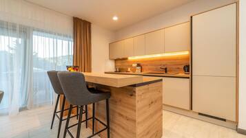 Refrigerador, horno, parrilla de estufa y lavavajillas