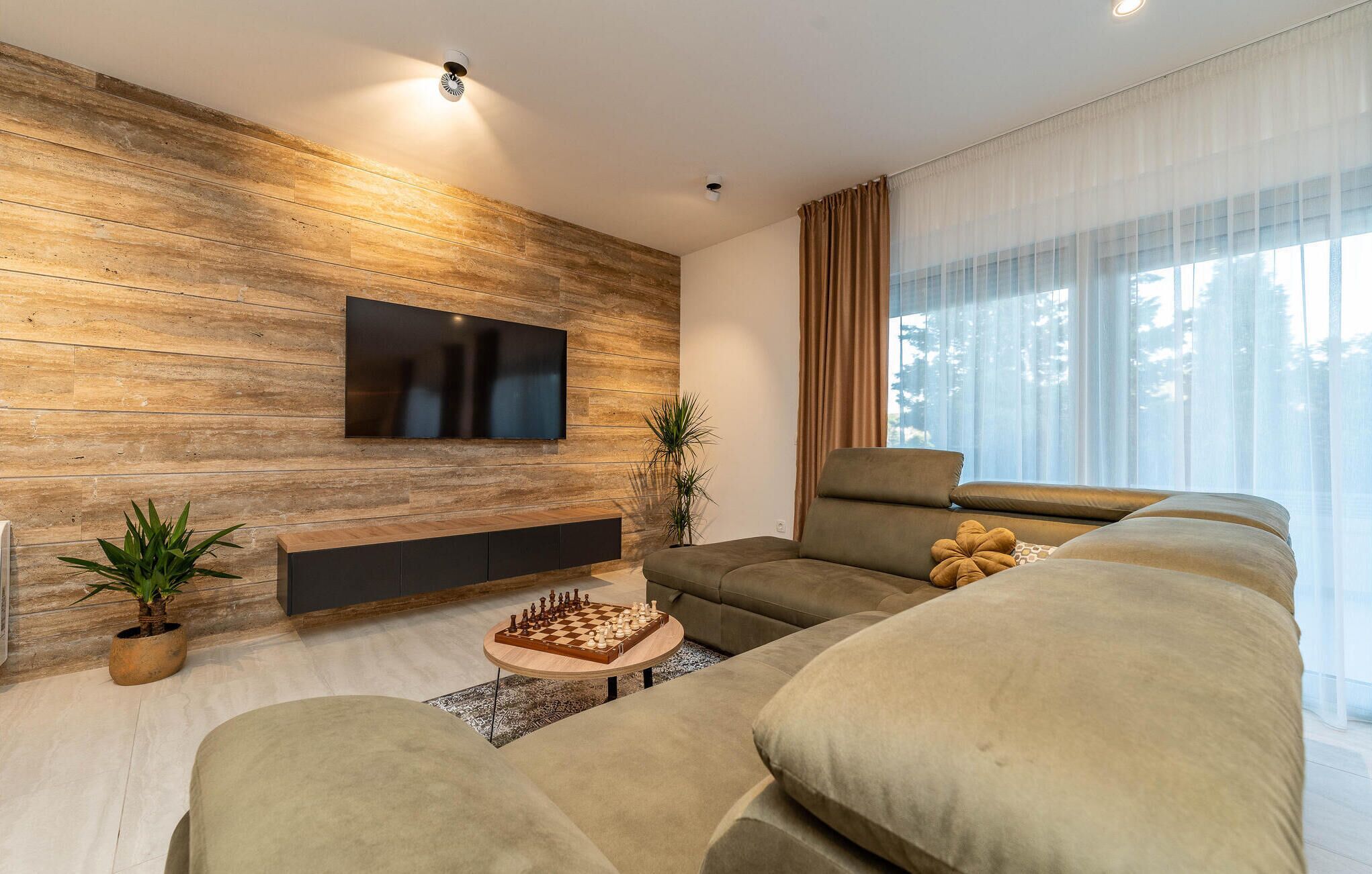 Smart-TV, Tischtennisplatte